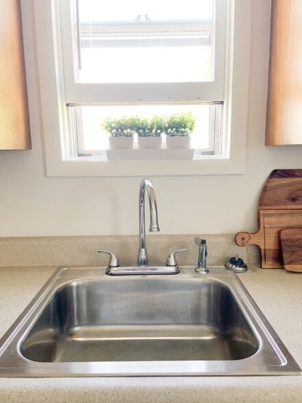 Building Photo - 109 W Maple St