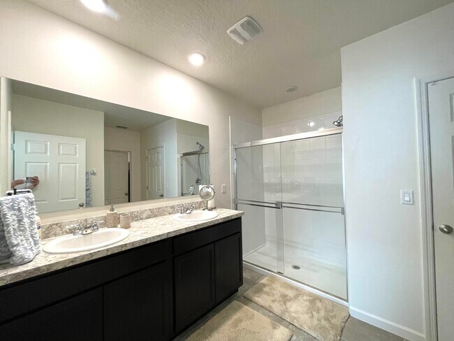 Building Photo - 10574 SW Cambria Ln