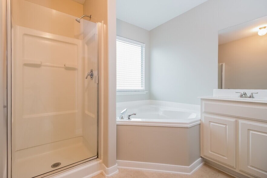 Building Photo - 29043 Village Creek Loop