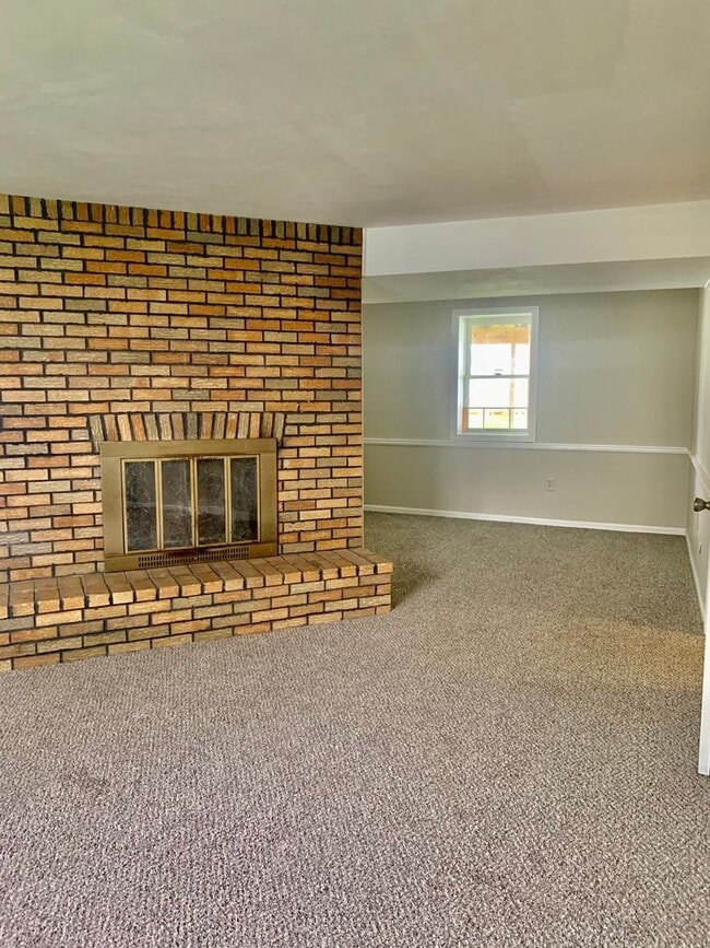 Building Photo - 8038 Evesborough Dr