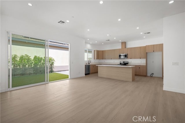 Building Photo - 6948 Amestoy Ave