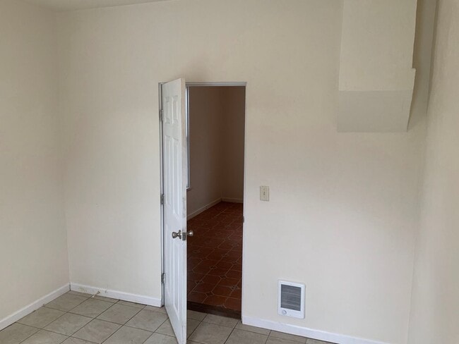Building Photo - 2 Bedroom House in Whiteaker