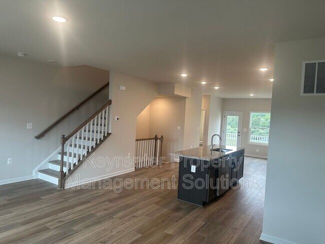 Building Photo - 121 Gibraltar Dr