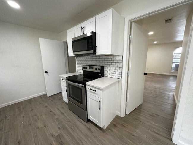 Building Photo - 1732 Americana Blvd