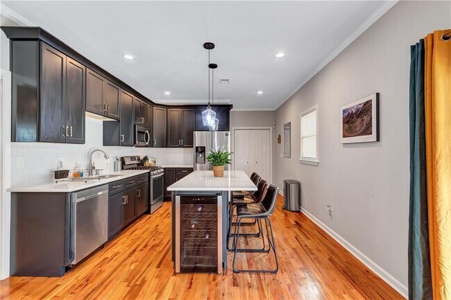 Building Photo - 2418 Bollingbrook Dr SW