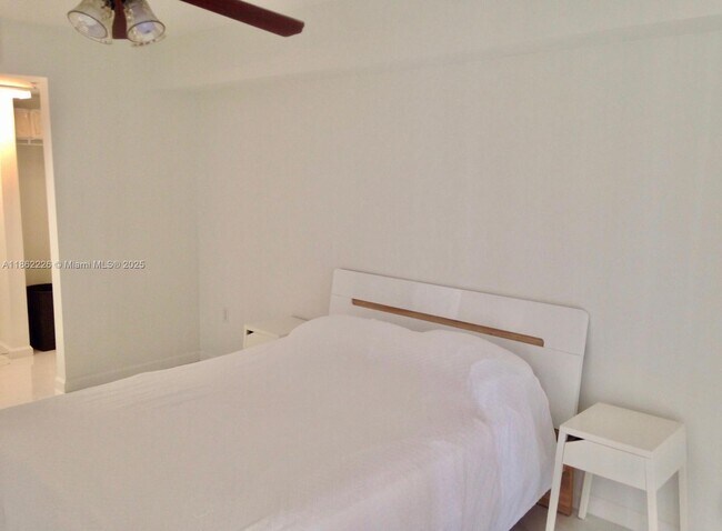 Building Photo - 1200 Brickell Bay Dr