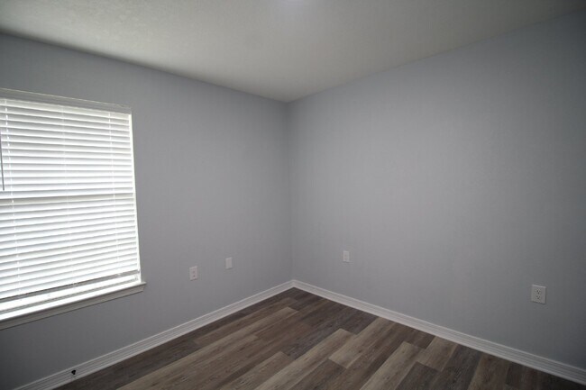 Building Photo - Updated Fox Hollow 3BR Home Near 9 Mile Rd with LVP Flooring, Granite Kitchen, 2-Car Garage & Fen...