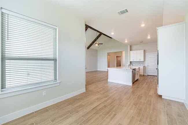 Building Photo - 1012 Heartleaf Dr