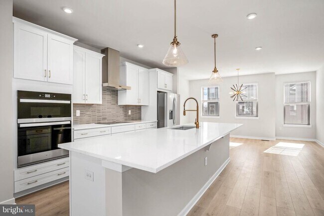 Building Photo - 6232 Folly Ln