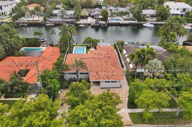 Building Photo - 12478 N Bayshore Dr