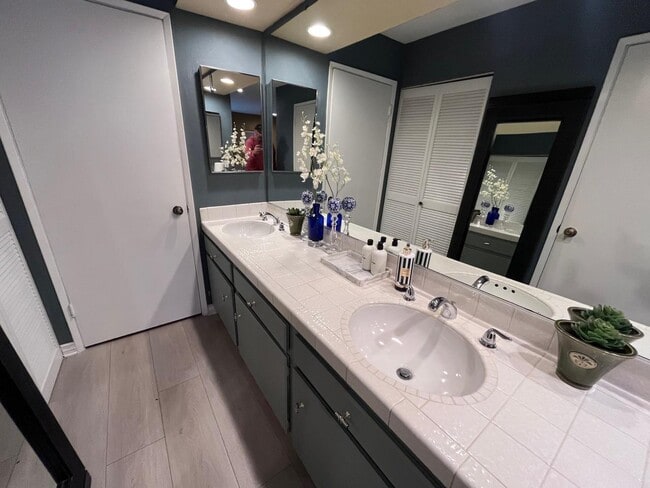 Building Photo - 1815 Glendon Ave