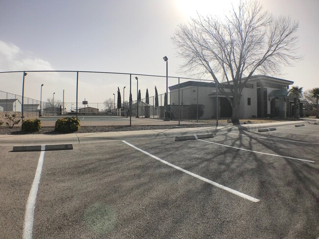 Building Photo - East El Paso 3 bed Refrig A/C