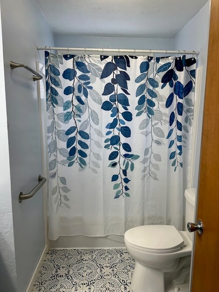 Building Photo - 1319 13th Ave