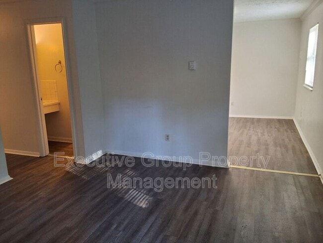 Building Photo - 1090 Evelyn Dr