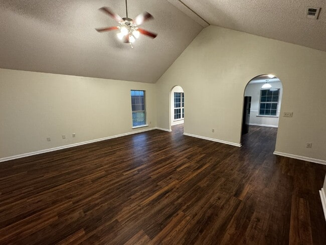 Building Photo - House for Rent