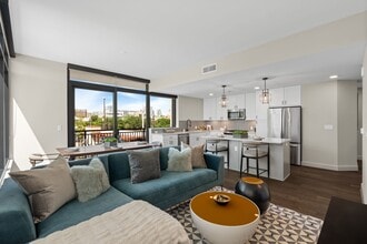 Building Photo - 2511 Willowick Rd