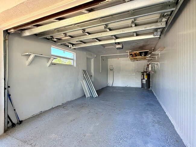 Building Photo - 1455 NE Silver Maple Way