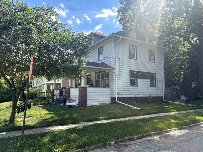Building Photo - 1604 S Carroll Ave