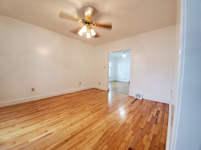 Building Photo - 116 1st Ave