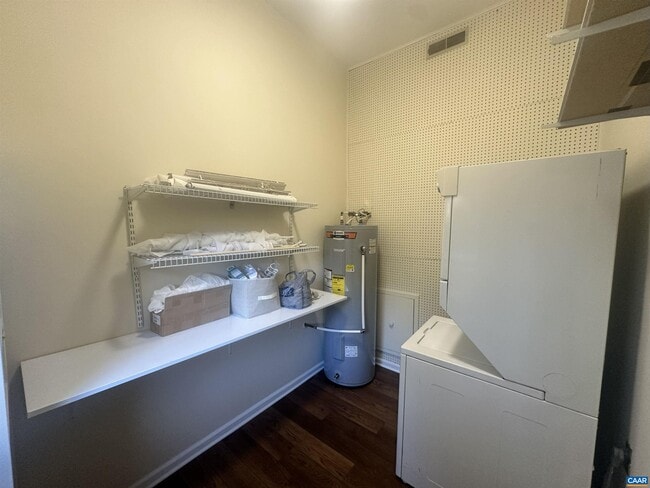 Building Photo - 933 Huntwood Ln