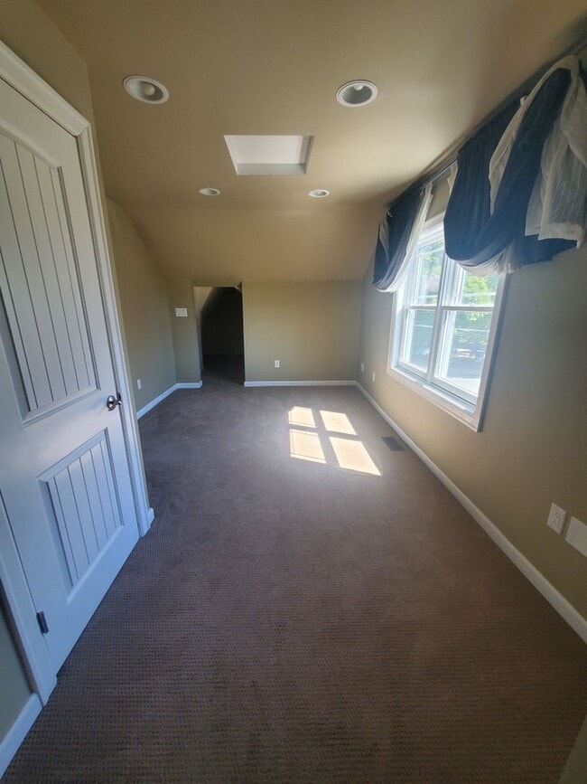 Building Photo - Classic 4 Bedroom Tudor in Desirable Maple...