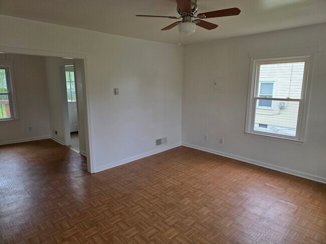 Building Photo - 651 Plater St