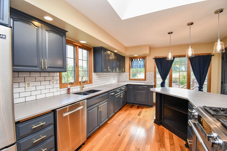 Building Photo - 4404 S Yellowstone Ln