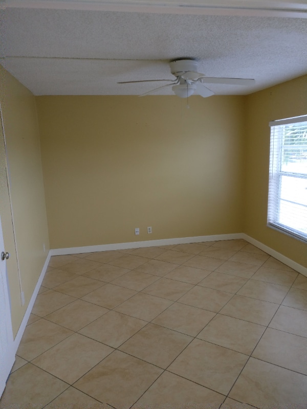 Building Photo - 3050 NE 48th Ct