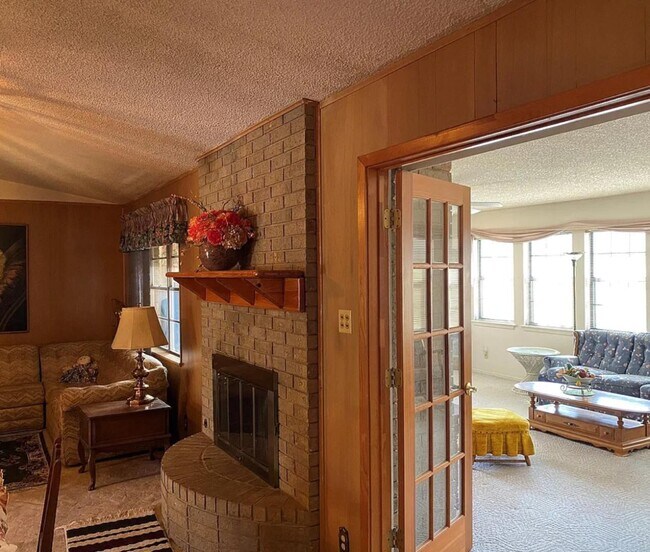 Building Photo - 2022 S High St