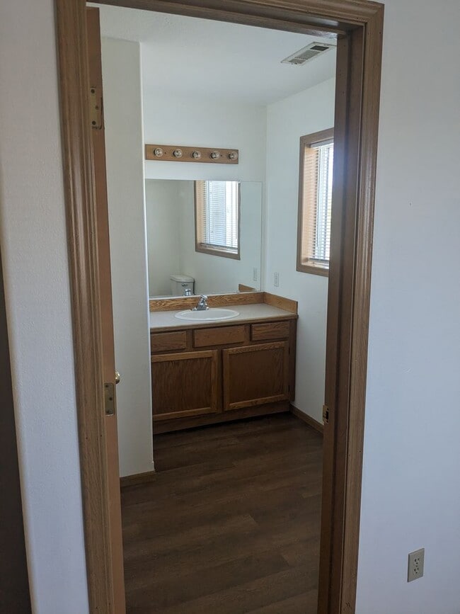 Building Photo - 3 Bedroom 1.5 Bathroom 4plex