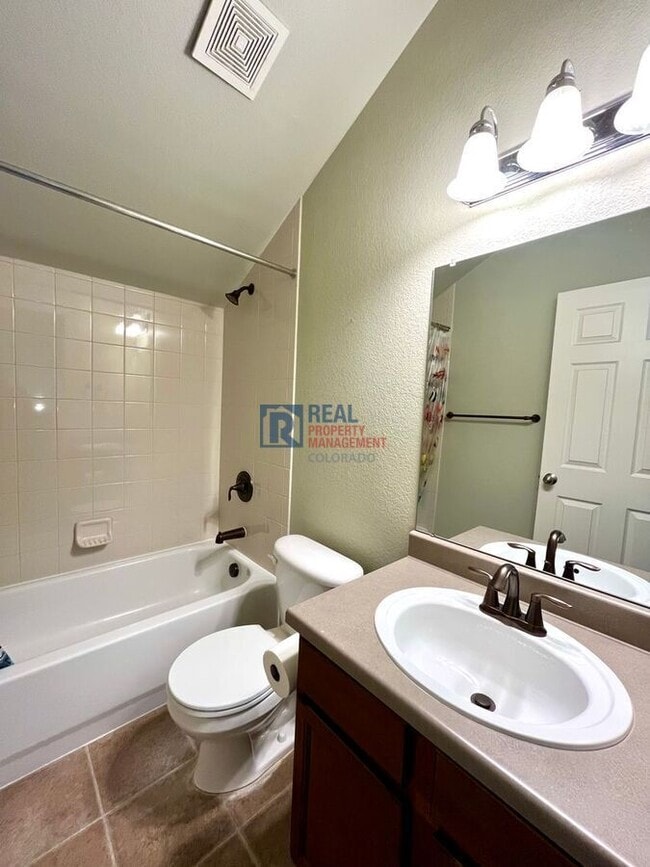 Building Photo - 7665 Buckeye Tree Ln