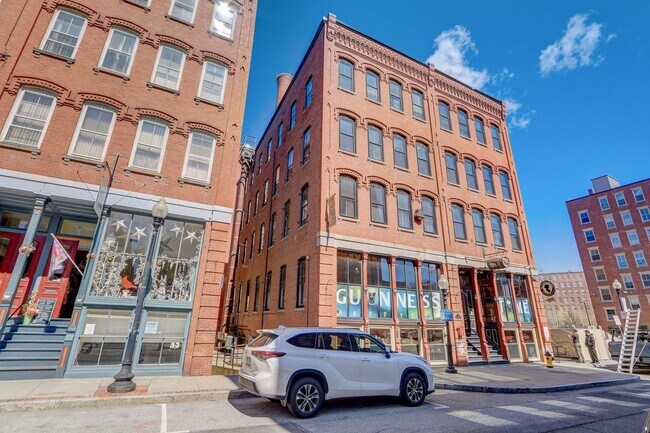 Building Photo - 45 Wingate St