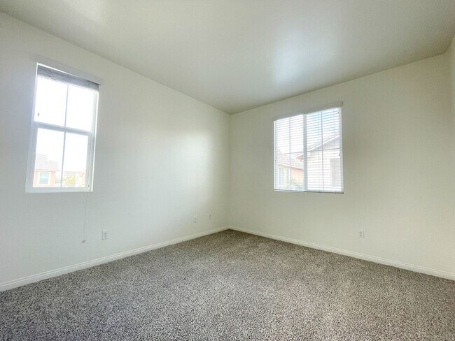 Building Photo - Two-Story 4-Bedroom Condo In Montclair's G...