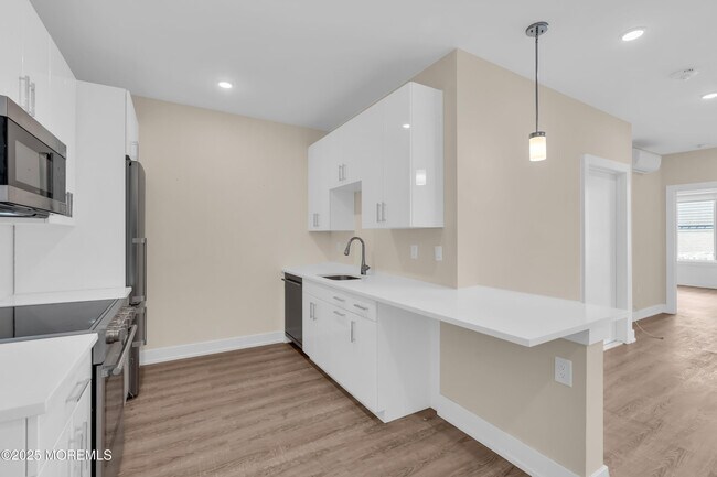 Building Photo - 521 Lake Ave