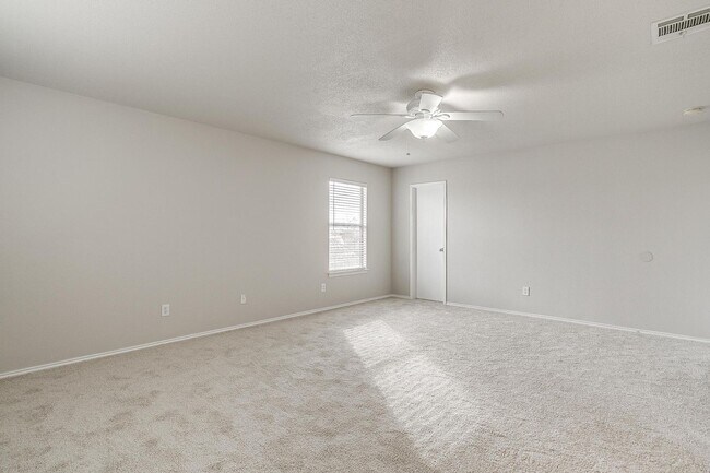 Building Photo - Ready for New Tenants- Large 3 bed, 2.5 bath in West Fort Worth- 76108