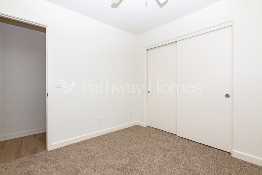 Building Photo - 8839 W Manzanita Dr