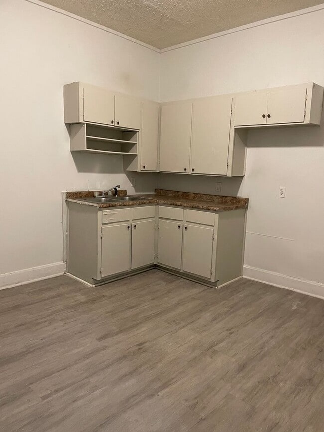Building Photo - 3 bedroom 2 Bath $875