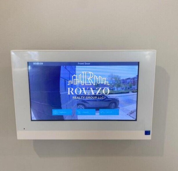 Building Photo - 502 William St