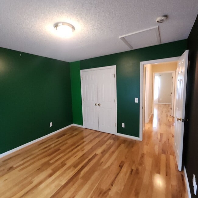 Building Photo - One Level House with a Double Garage FOR R...