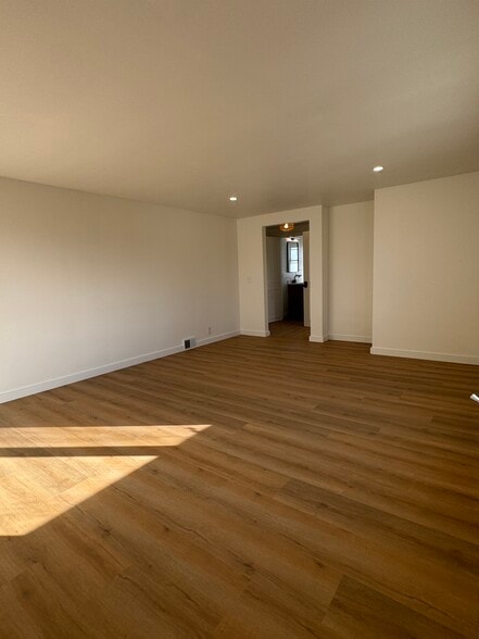 Livingroom - 249 Dunlop Ave