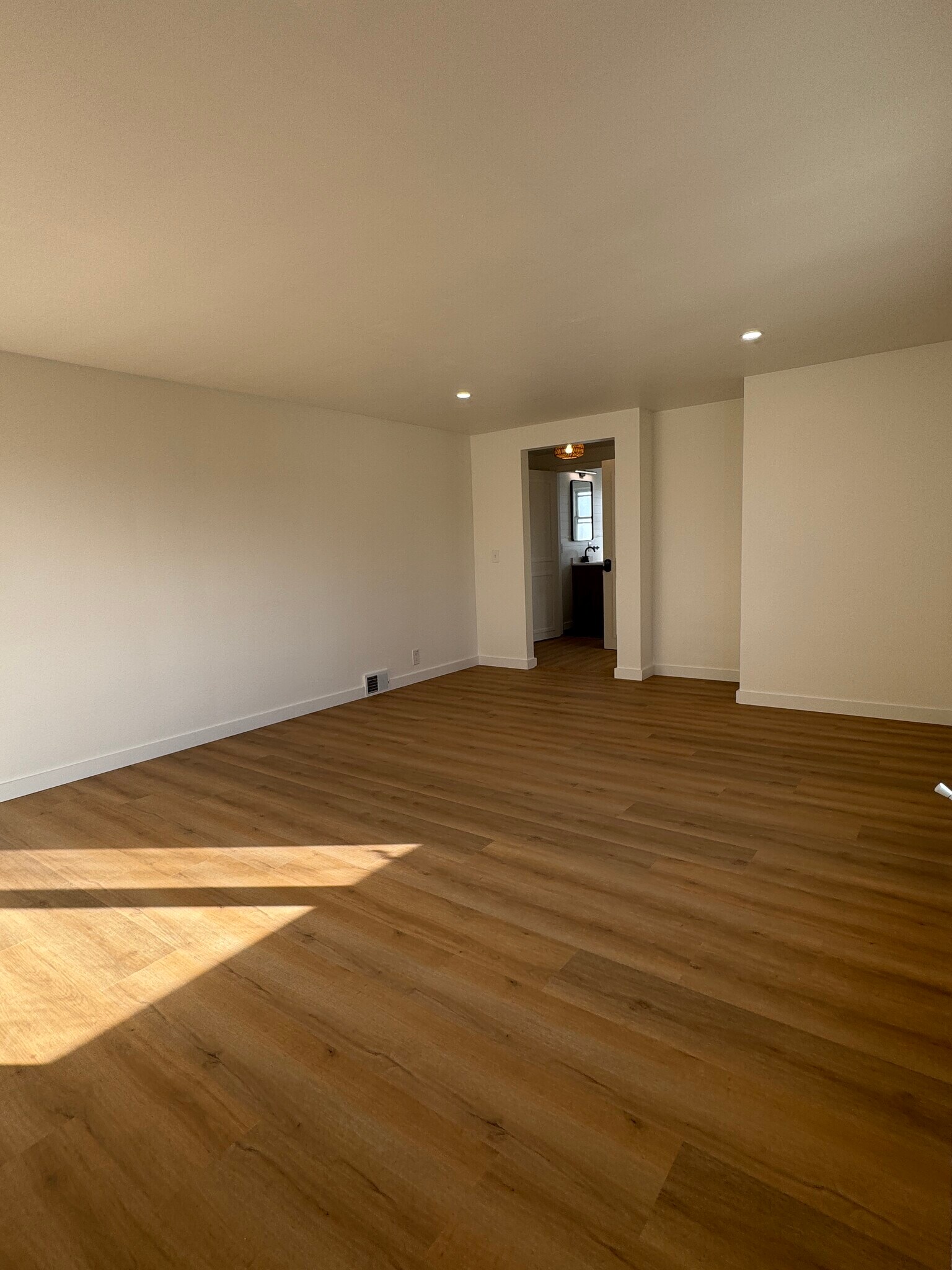 Livingroom - 249 Dunlop Ave