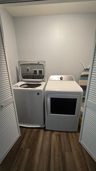 Laundry on 2nd floor. - 17 Ryswick St