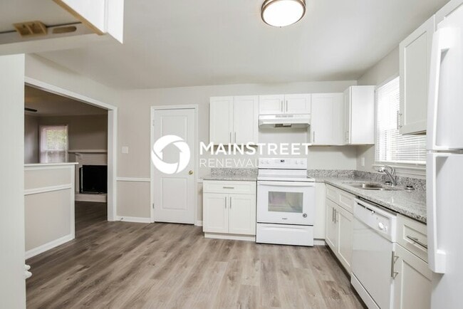 Building Photo - 3 Bedroom Pet-Friendly Home in GREENSBORO, NC with Main Street Renewal