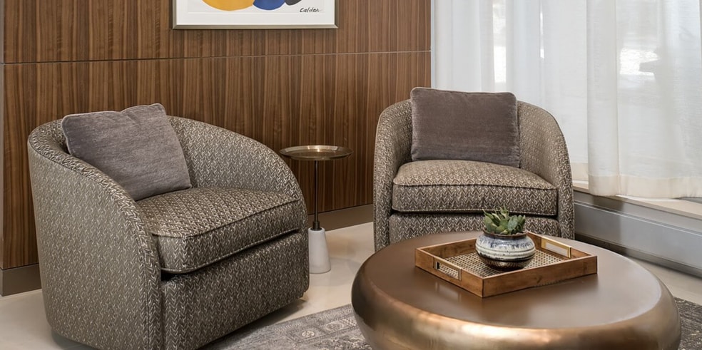 Building Photo - 1212 N La Salle Dr