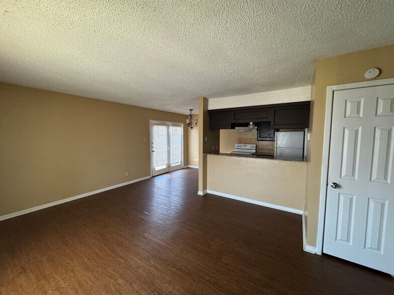 Building Photo - 1102 Covey Ln