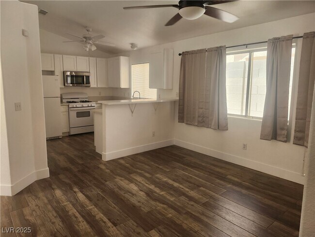 Building Photo - 9172 Sparklewood Ct