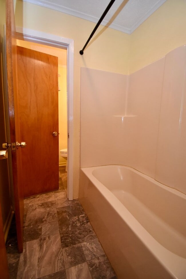 Building Photo - 4 Bedroom, 1.5 Bath Home in Ruston