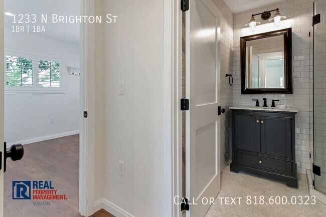 Building Photo - 1233 N Brighton St