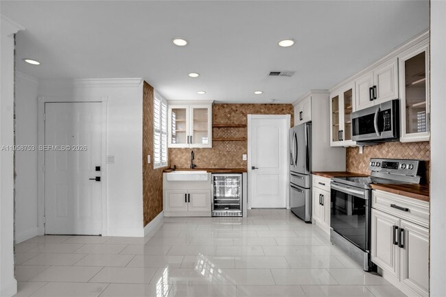 Building Photo - 1231 Sorrento Dr