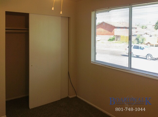 Building Photo - Exceptional Pet Friendly 5 Bedroom Home in...